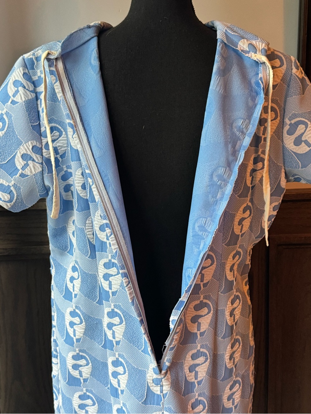 Vintage handcrafted Light Blue Patterned Mod Shift Dress with Ring Detail - Picture 9 of 10